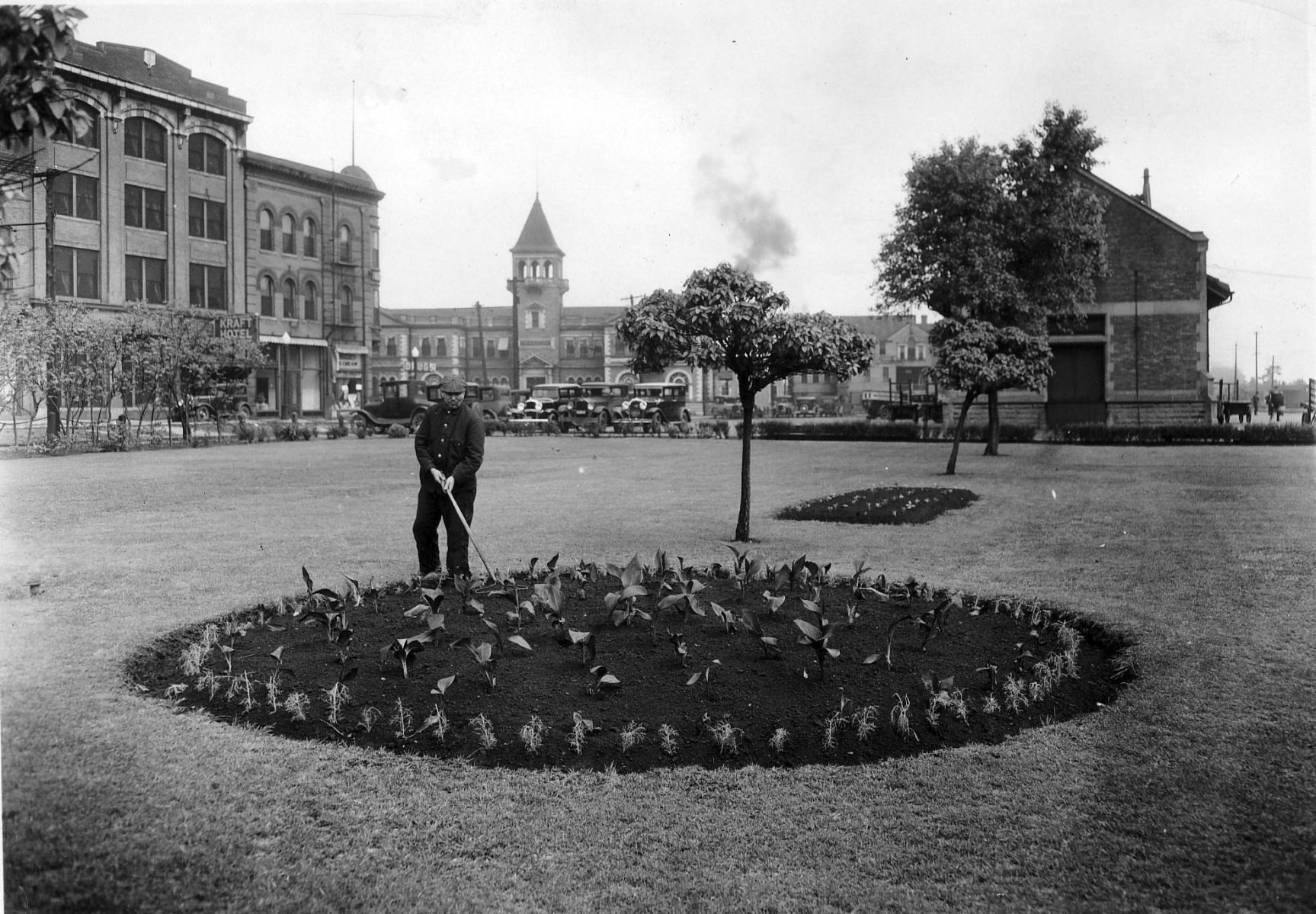 Illinois Central flowers 1931.jpg